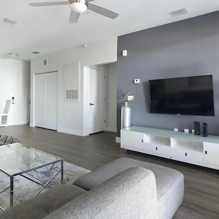 Landing At The Pointe On Westshore - 3 Bedrooms In Port Tampa City